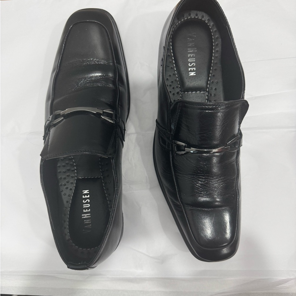 Van Heusen Men's Sleek Black Leather Loafers